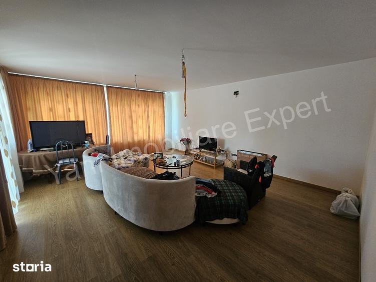 Casă cu 5 camere cu Teren 2351 Mp în Albești