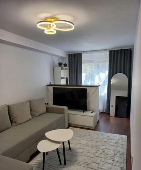 Apartament cu 4 camere decomandat, mobilat în Sebastian