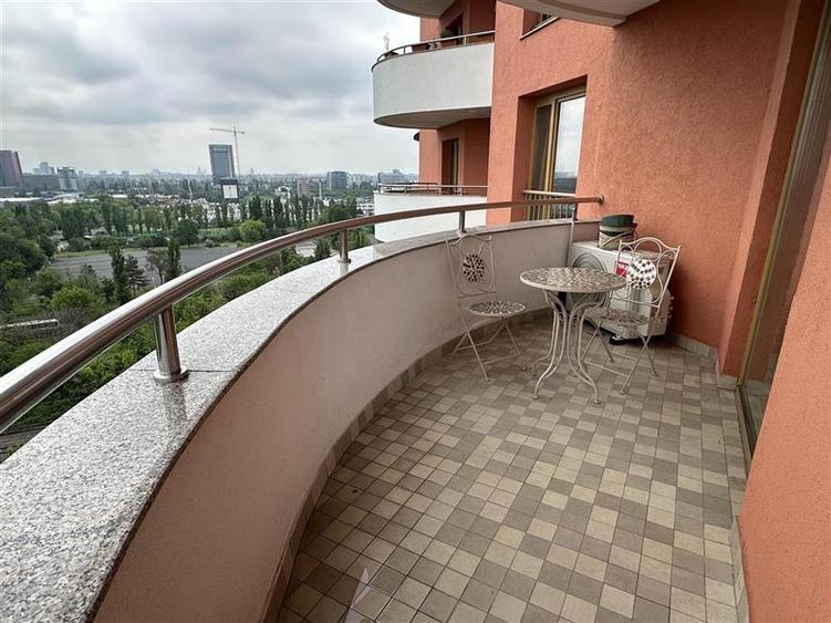 Apartament cu 3 camere decomandat, mobilat în P-ta Presei Libere