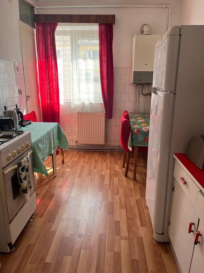 Apartament cu 3 camere decomandat în Valea Aurie