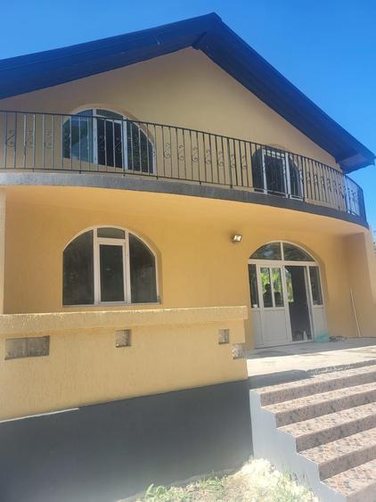 Casă cu 4 camere cu Teren 300 Mp în Năvodari