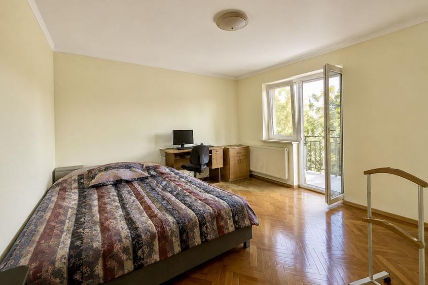 Apartament cu 3 camere decomandat în Baba-Dochia