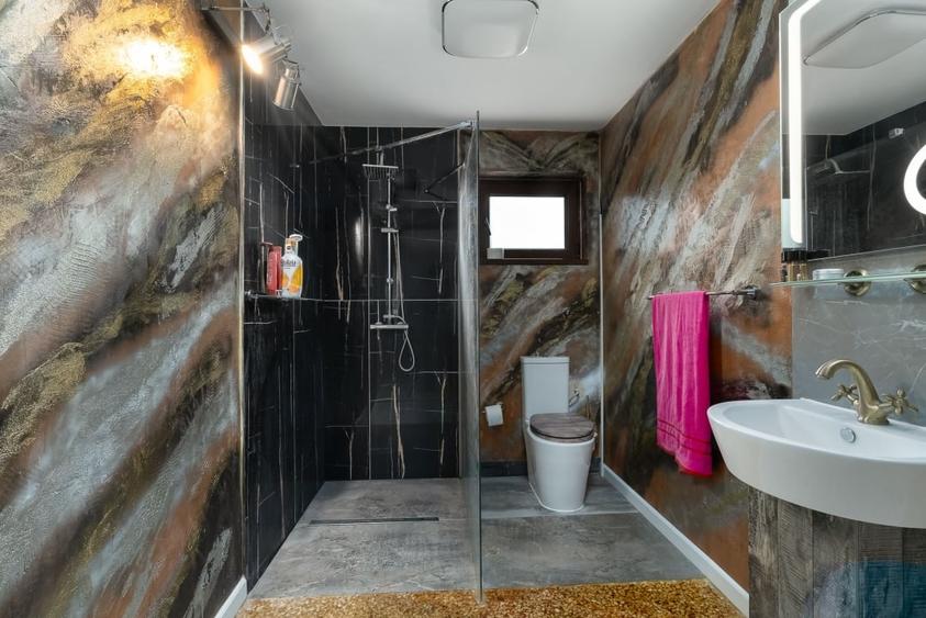 Casă individuală cu 6 camere cu Canalizare în Puchenii Mari