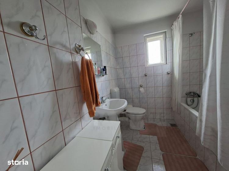 Casă cu 5 camere cu Canalizare în Sub Arini