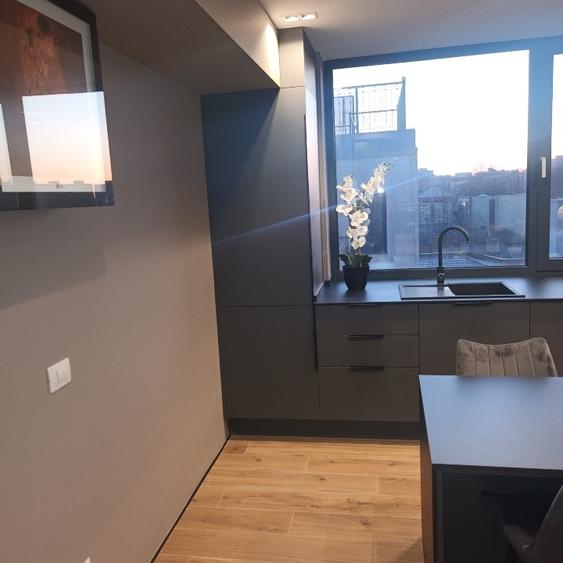 Apartament cu 3 camere decomandat, mobilat în Central