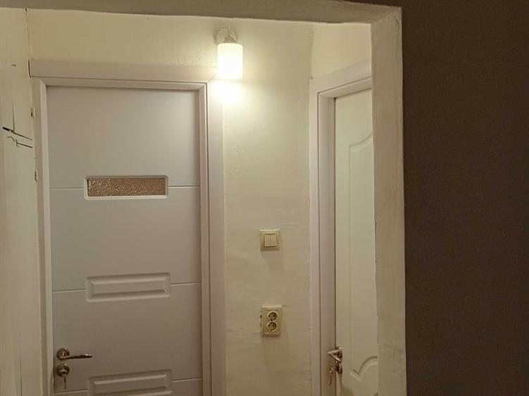Apartament cu 2 camere decomandat în Craiovița Nouă