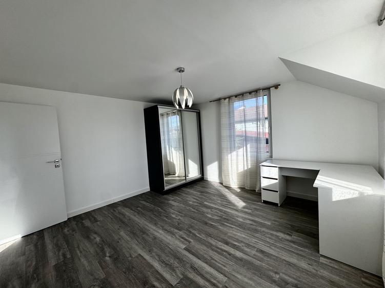 Casă individuală cu 6 camere cu Canalizare în Dâmbul Rotund