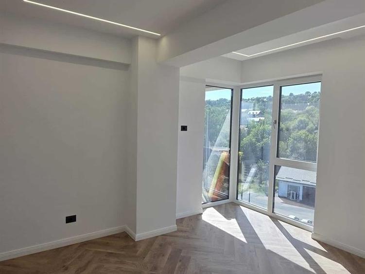 Apartament cu 3 camere în Ipotești