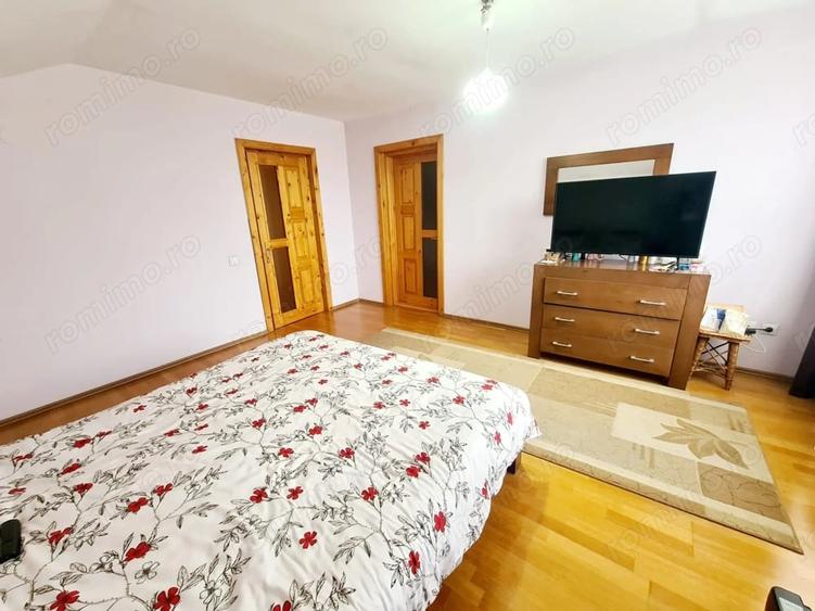Casă cu 10 camere cu Teren 781 Mp în Cartierul Traian