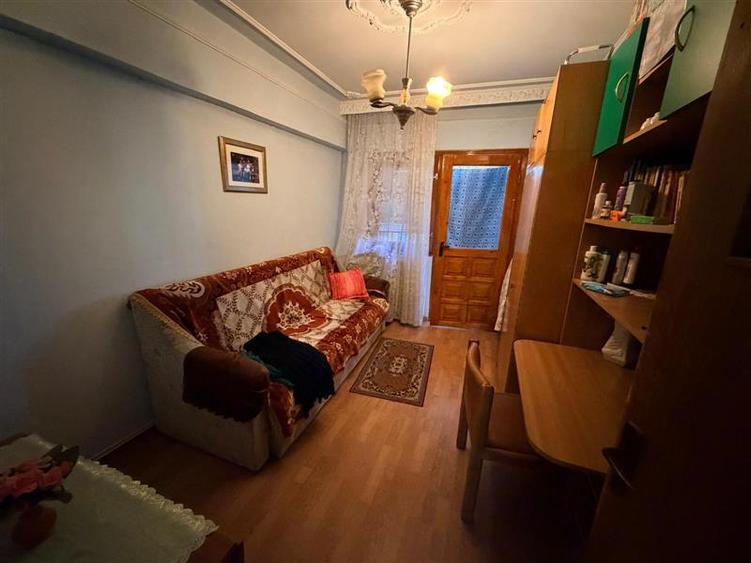 Apartament cu 4 camere decomandat în Dacia