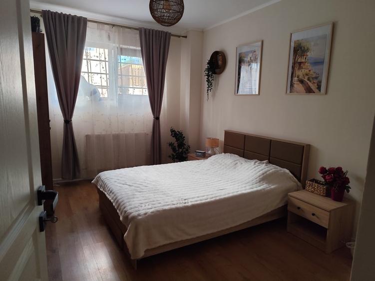 Apartament cu 3 camere semidecomandat în 1 Decembrie 1918