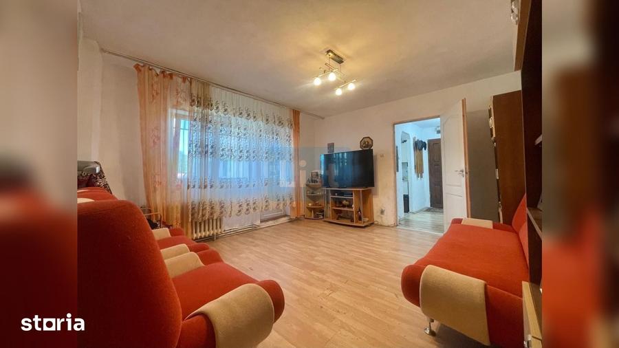 Apartament cu 3 camere semidecomandat în Micro IV