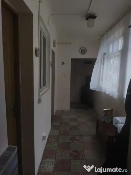Casă cu 5 camere în Iris
