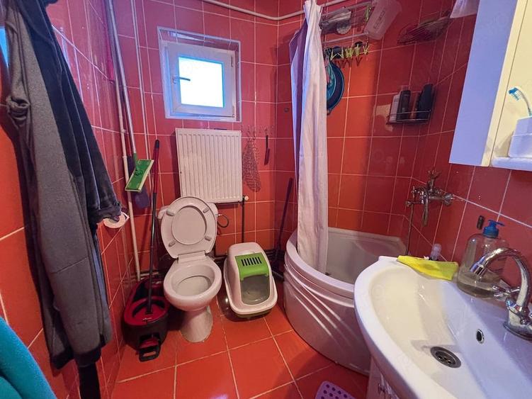 Apartament cu 3 camere decomandat în Cug