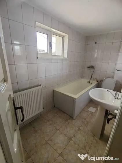 Casă cu 5 camere în Mioriței