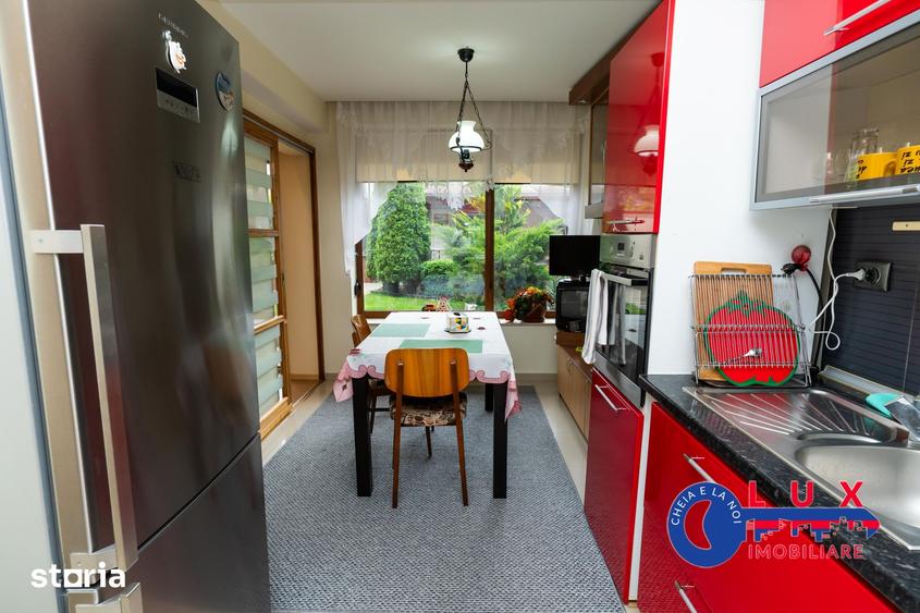 Casă cu 7 camere cu Teren 275 Mp în Central