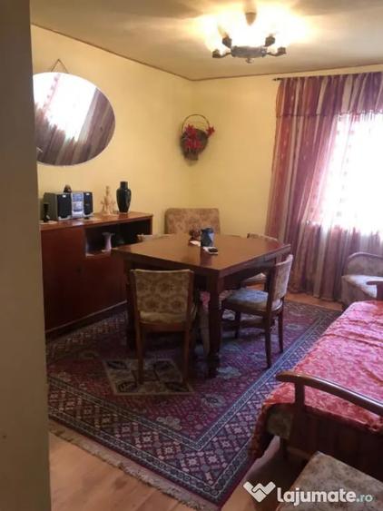 Apartament cu 3 camere semidecomandat în Telecabinei