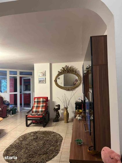 Casă cu 7 camere cu Teren 200 Mp în Central