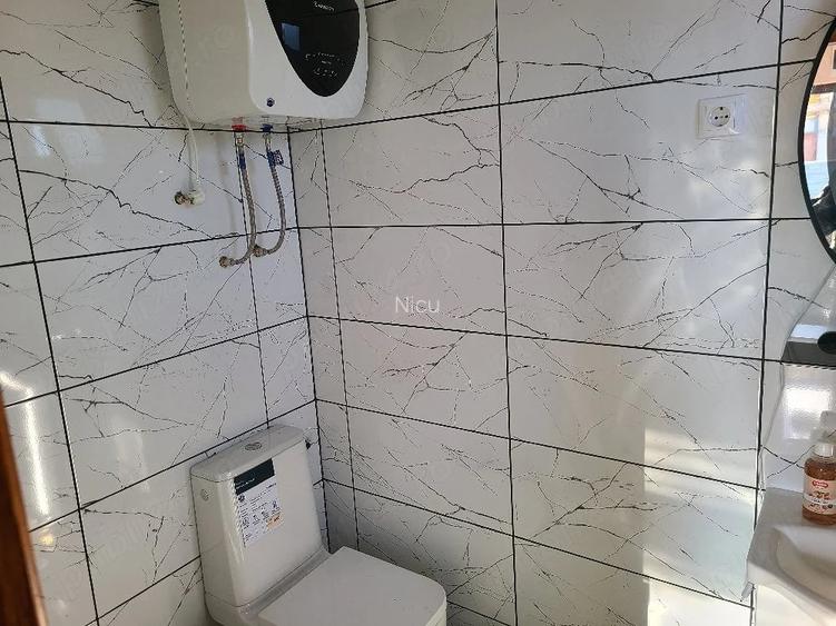 Vand teren cu casuta de vacanta