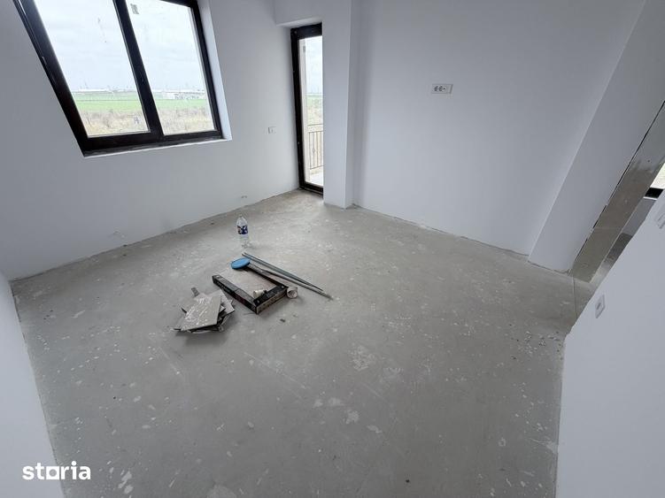 Casă cu 5 camere cu Teren 492 Mp în Glina