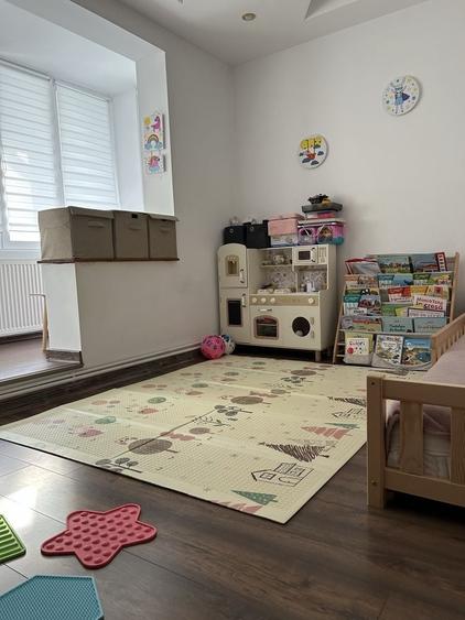 Apartament cu 3 camere decomandat în Exterior Vest