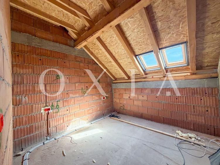 Duplex cu 5 camere cu Canalizare în Dumbrăvița