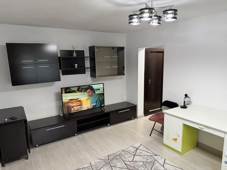 Apartament cu 2 camere semidecomandat în Colentina