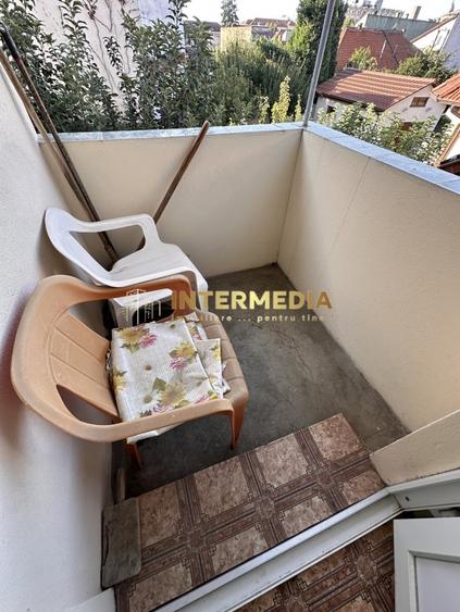 Apartament cu 3 camere decomandat, mobilat în Central