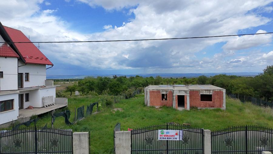 Casă individuală cu 3 camere cu Teren 4542 Mp în Sâmbăta de Sus