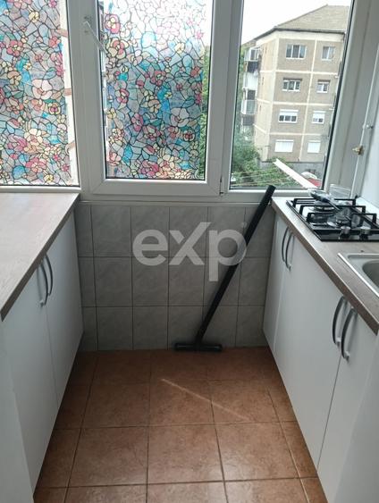 Apartament cu 3 camere decomandat, mobilat în Lipovei