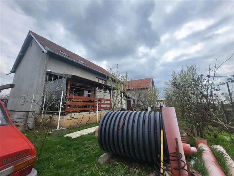 Casă cu 5 camere cu Teren 522 Mp în Sântandrei