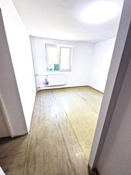 Apartament cu 2 camere semidecomandat în Militari