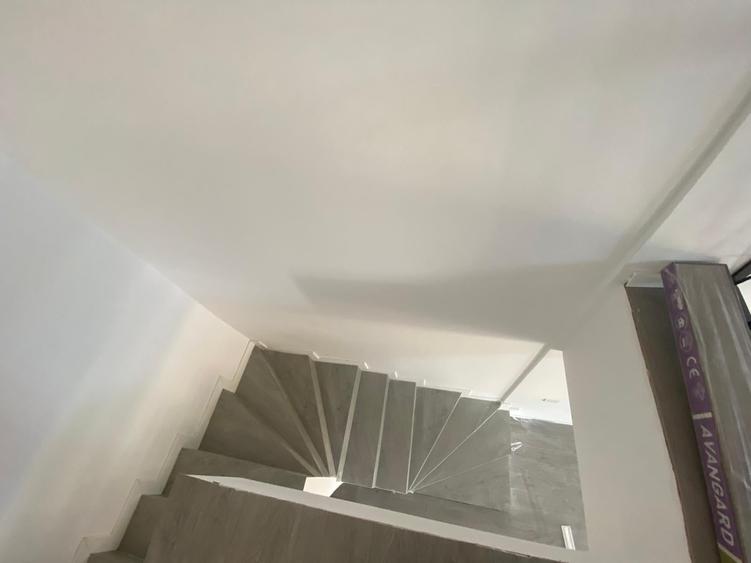 Penthouse cu 3 camere decomandat în Berceni