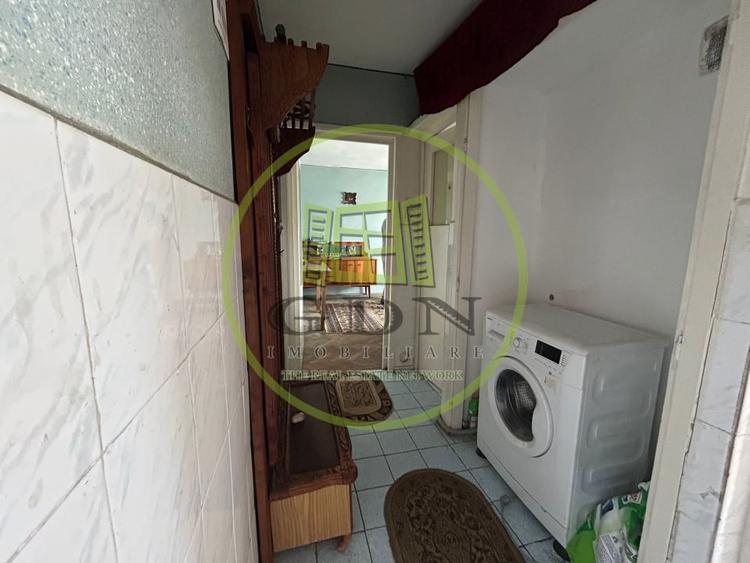 Apartament cu 2 camere semidecomandat, mobilat în Craiovița Nouă