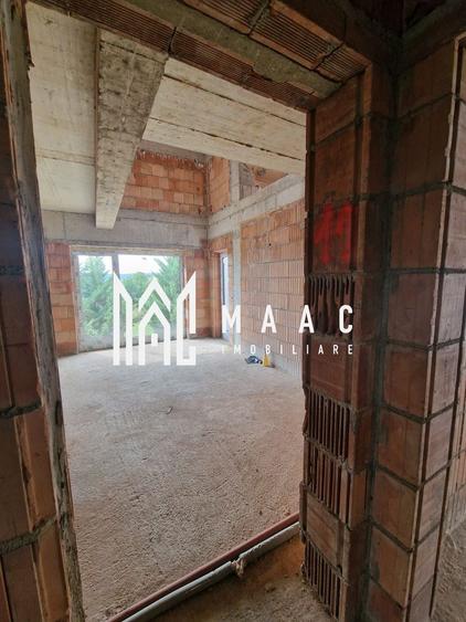 Apartament cu 4 camere decomandat în Cristian