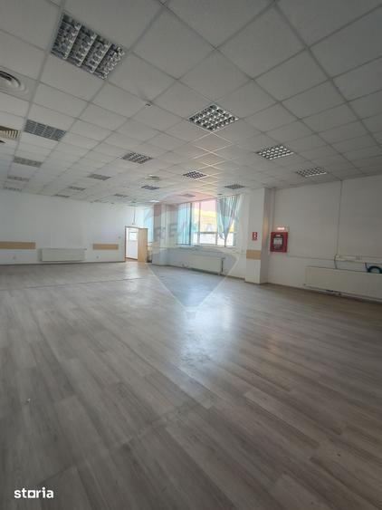 Spațiu comercial, de 2,100 mp, în Valea Rosie
