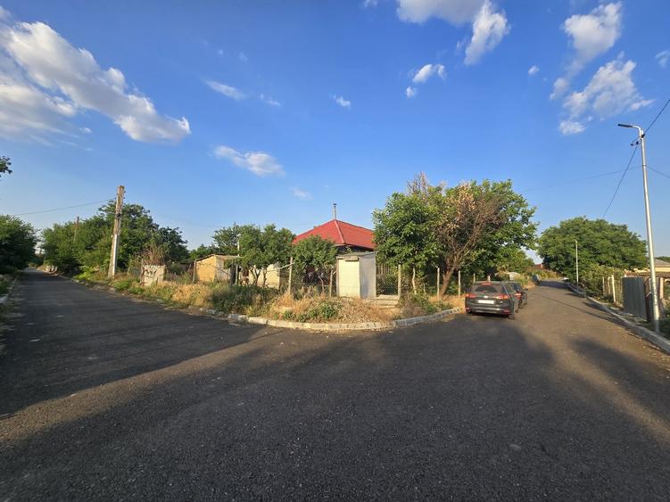 Casă cu 4 camere în Traian