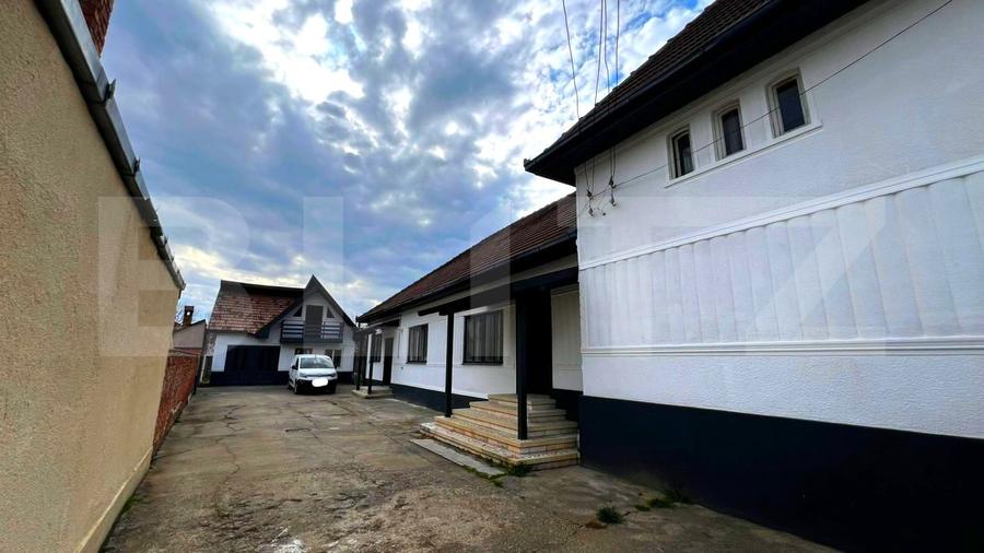 Casă individuală cu 6 camere cu Canalizare în Central