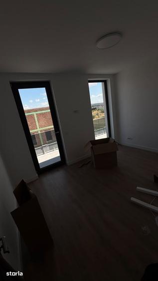 Casă cu 5 camere cu Teren 400 Mp în Tolstoi