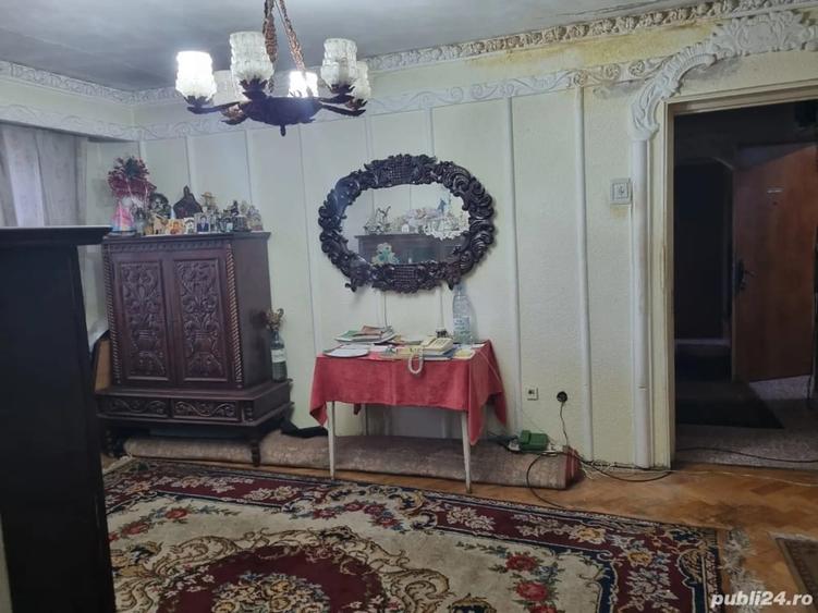 Apartament cu 4 camere semidecomandat în Trivale