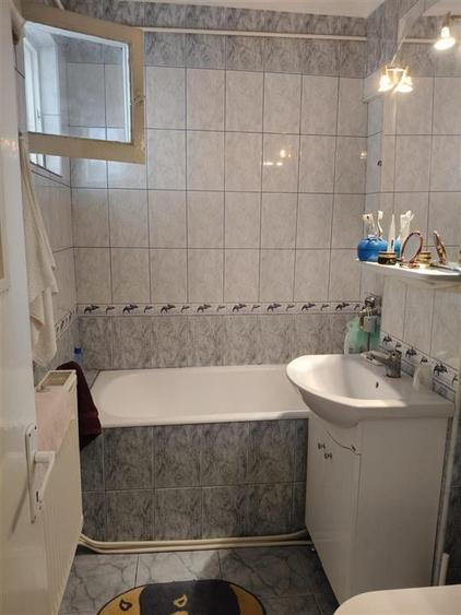 Apartament cu 3 camere semidecomandat în Viziru 1