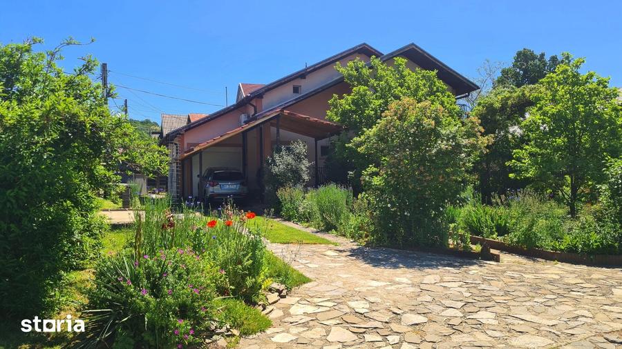 Casă cu 4 camere cu Teren 639 Mp în Central