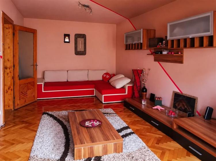 Apartament cu 2 camere decomandat în Vasile Aaron