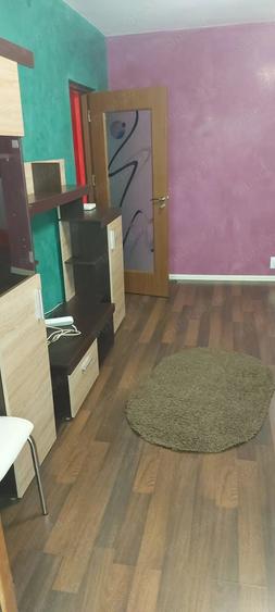 Garsonieră decomandată în Vest