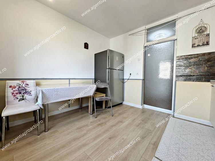 Apartament cu 3 camere decomandat în Micro 20