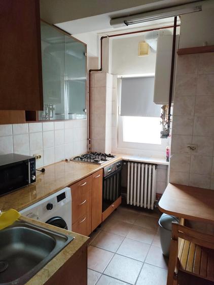 Apartament cu 3 camere semidecomandat în Națiunile Unite