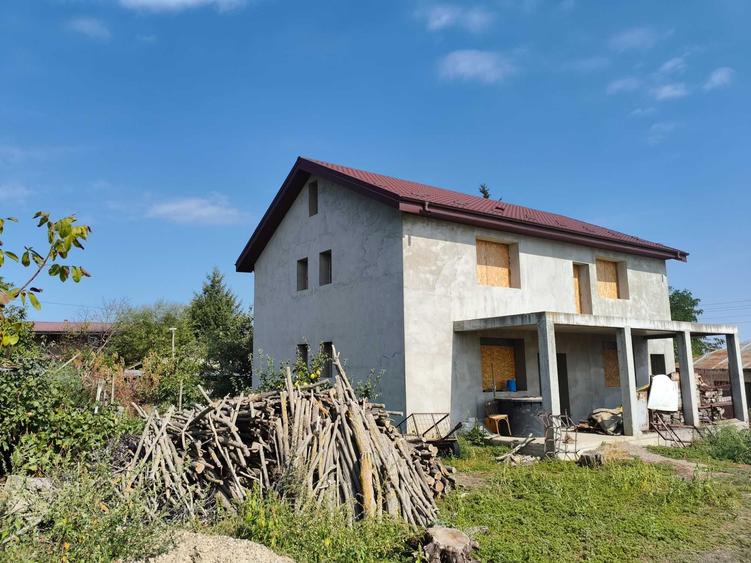 Casă cu 4 camere în Scânteiești