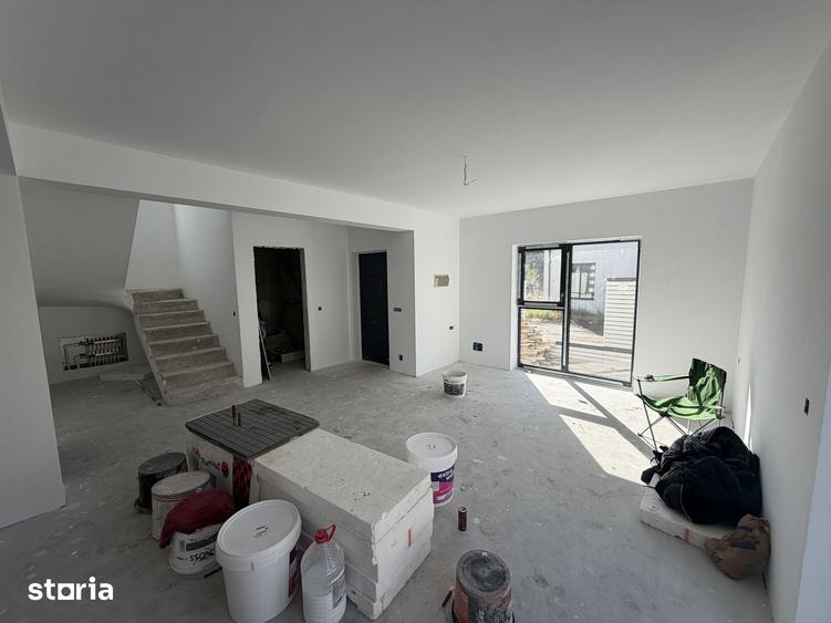 Casă cu 4 camere cu Teren 250 Mp în Central