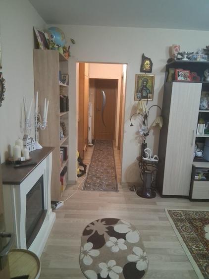 Apartament cu 3 camere semidecomandat în Alexandru cel Bun
