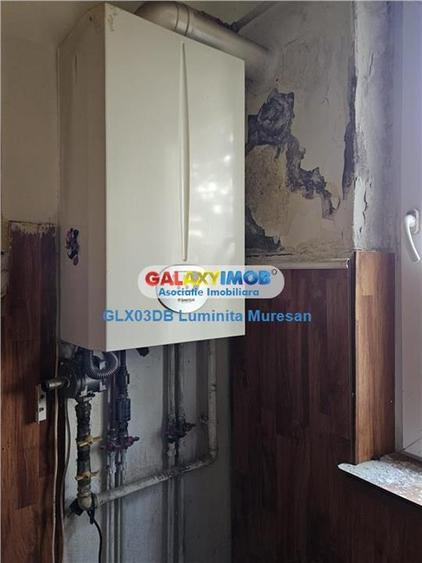 Apartament cu 3 camere semidecomandat în Micro 6